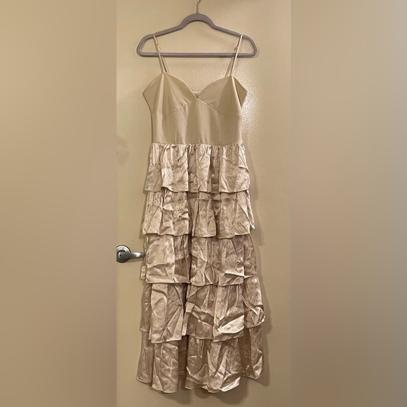 ENDLESS ROSE by ANTHROPOLOGIE Tiered Sweetheart Dress in Crème - Picture 5 of 11